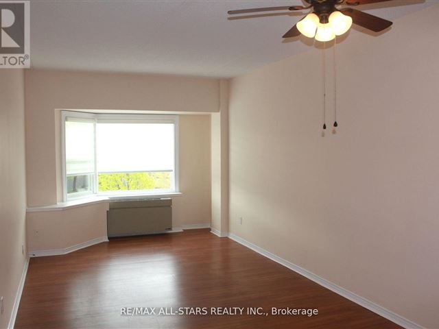 155 Riverglen - 215 155 Riverglen Drive - photo 2