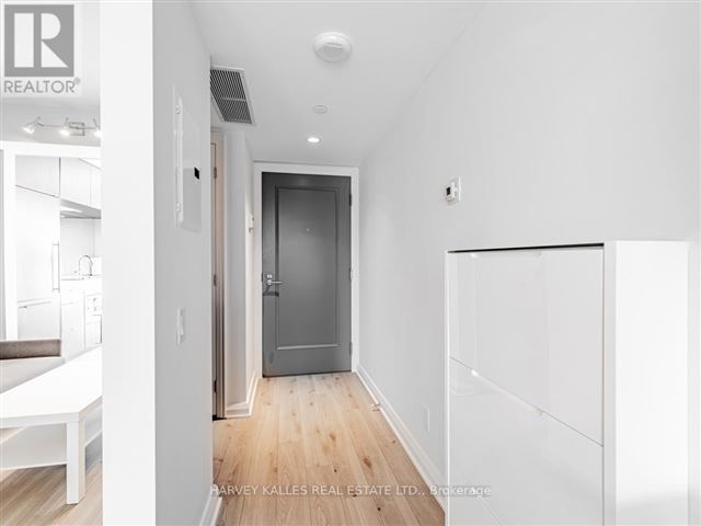 Residences of Yorkville Plaza - 2415 155 Yorkville Avenue - photo 2