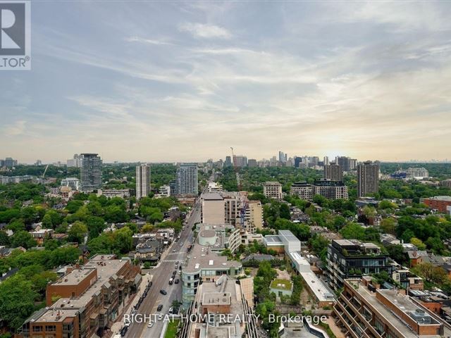 Residences of Yorkville Plaza - 2720 155 Yorkville Avenue - photo 1