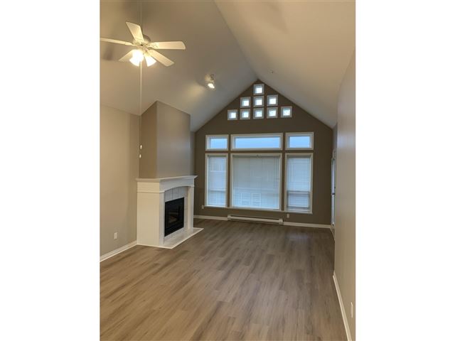 15558 16a AVE - 402 15558 16a Avenue - photo 2