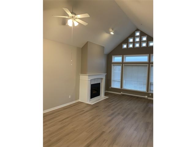 15558 16a AVE - 402 15558 16a Avenue - photo 3