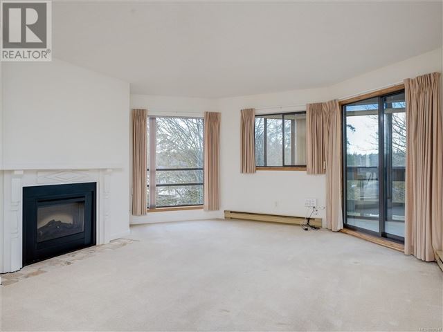 1560 Hillside AVE - 404 1560 Hillside Avenue - photo 2