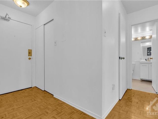 Chateau Vanier -  158 McArthur Avenue - photo 3