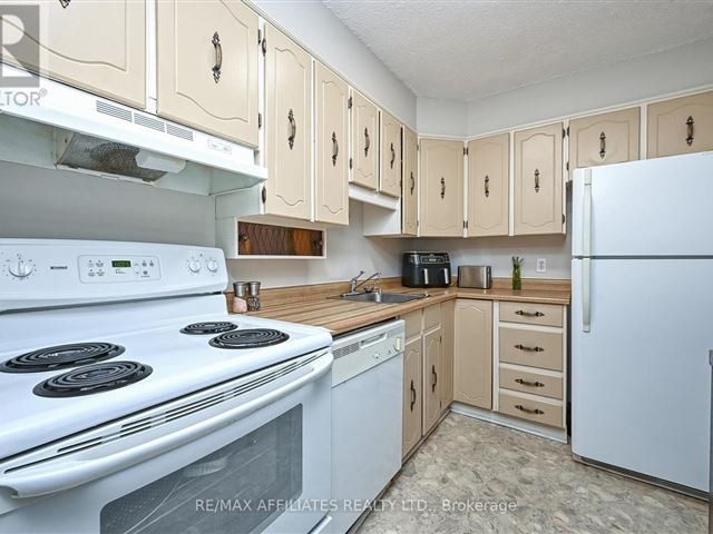 Chateau Vanier - 209 158 McArthur Avenue - photo 3