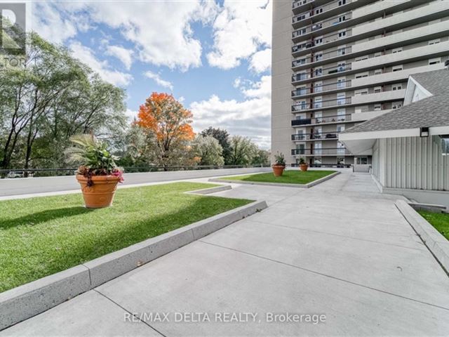 Chateau Vanier - ph6 158 McArthur Avenue - photo 2