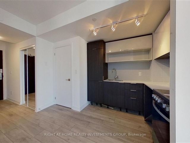 159SW Condominiums - 2902 159 Wellesley Street East - photo 2