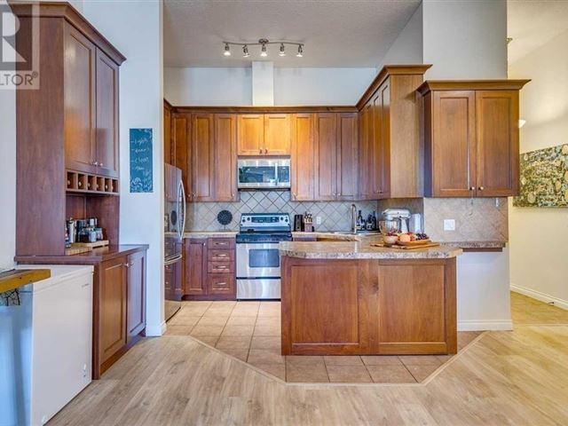 1631 28 Av Sw - 103 1631 28 Avenue Southwest - photo 1