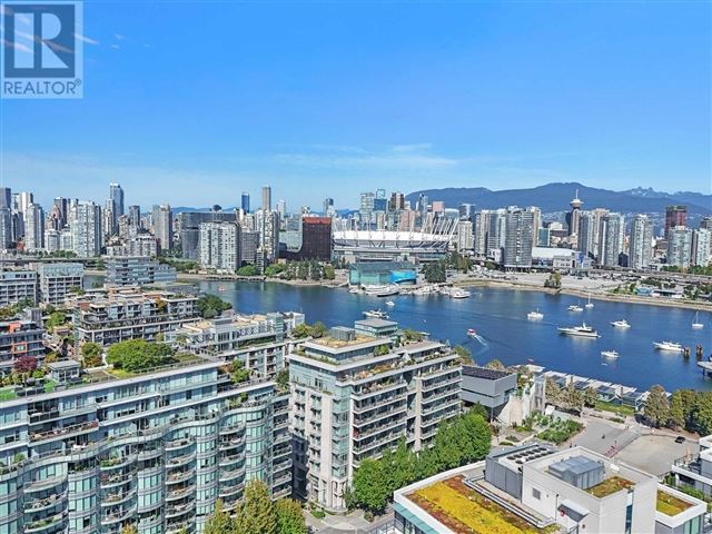 Kayak - Village On False Creek - 709 1633 Ontario Street - photo 1