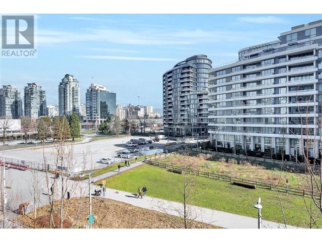 Kayak - Village On False Creek - 406 1633 Ontario Street - photo 2