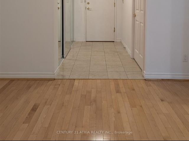 Qwest - 708 168 Simcoe Street - photo 1