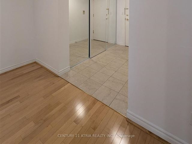 Qwest - 708 168 Simcoe Street - photo 2