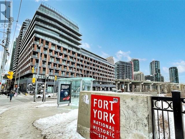 Garrison at Fort York - 519 169 Fort York Boulevard - photo 3