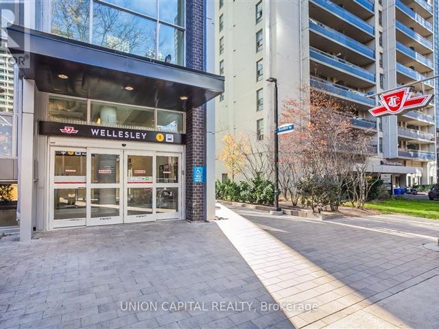 Totem Condos - 1208 17 Dundonald Street - photo 2