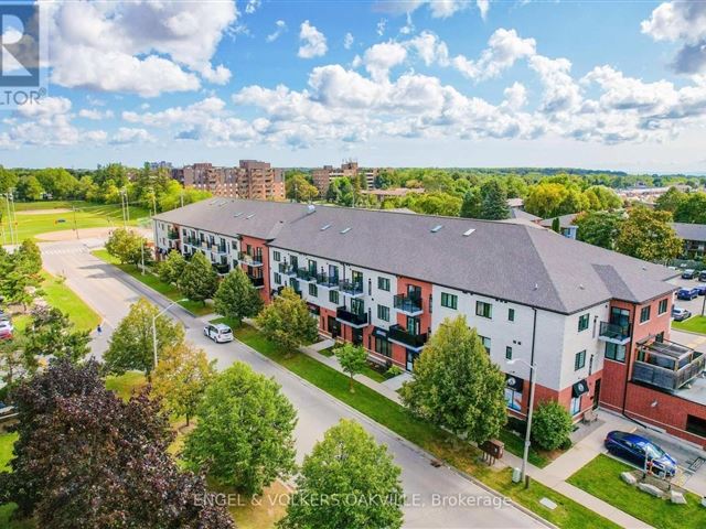 170 Rockhaven Condos - 310 170 Rockhaven Lane - photo 1