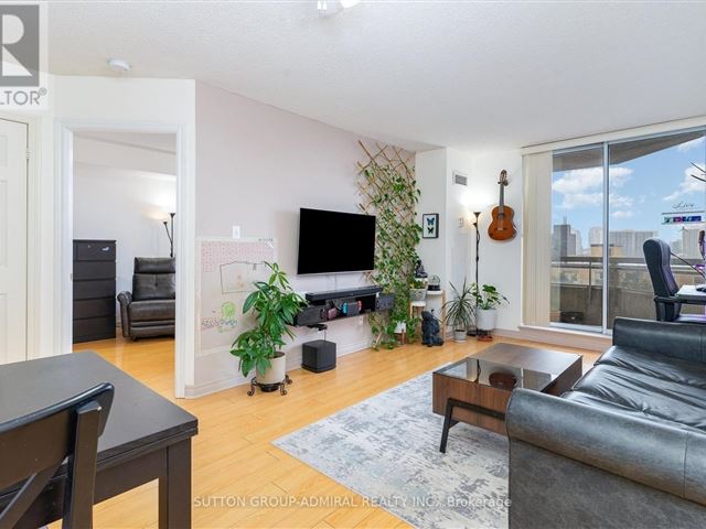 Oasis - 618 1700 Eglinton Avenue East - photo 1