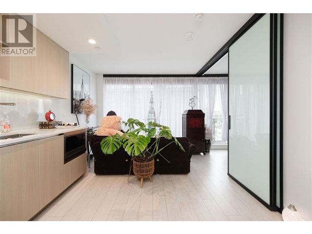 Avenue One - 905 1768 Cook Street - photo 3