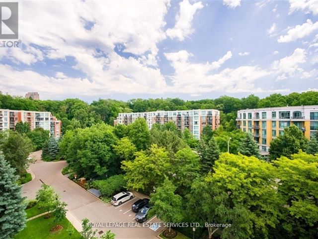 Hillside At York Mills - 811 18 William Carson Crescent - photo 2