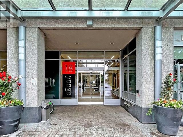 18 Yonge - 1801 18 Yonge Street - photo 2