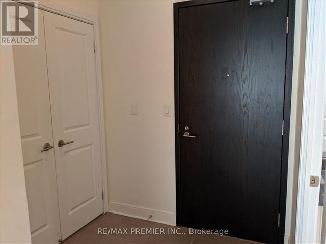 18 Yorkville - 409 18 Yorkville Avenue - photo 2