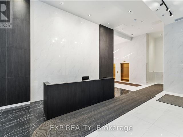 Claridge Royale - 910 180 George Street - photo 1