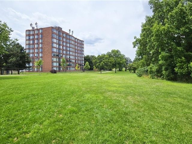 180 Limeridge Condos - 403 180 Limeridge Road West - photo 2