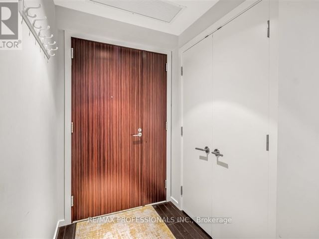 Shangri-La - 2403 180 University Avenue - photo 2