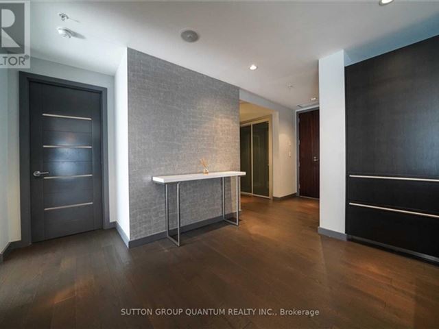 Shangri-La - 2109 180 University Avenue - photo 2