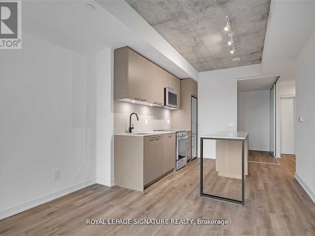 Reunion Crossing Condos & Urban Towns - 216 1808 Saint Clair Avenue West - photo 3