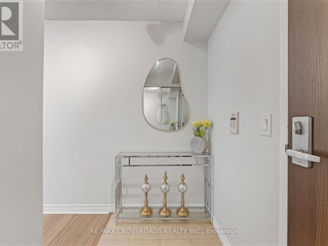 Infinity 3 - 2710 19 Grand Trunk Crescent - photo 2