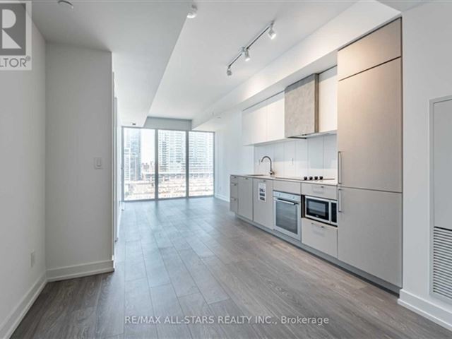 Zen King West  - 910 19 Western Battery Road - photo 2