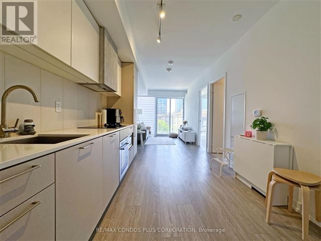 Zen King West  - 315 19 Western Battery Road - photo 2