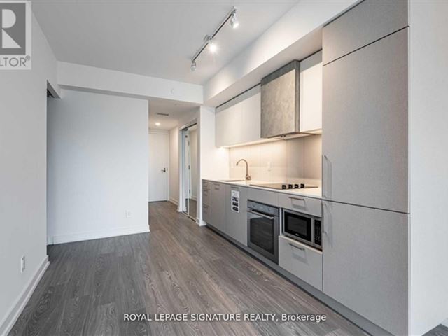 Zen King West  - 1516 19 Western Battery Road - photo 3