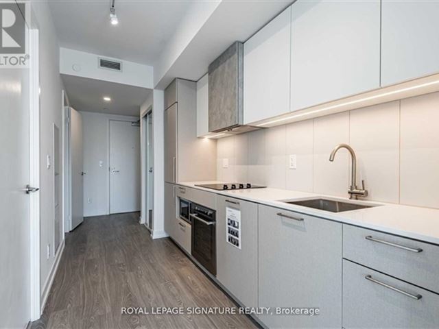 Zen King West  - 822 19 Western Battery Road - photo 3