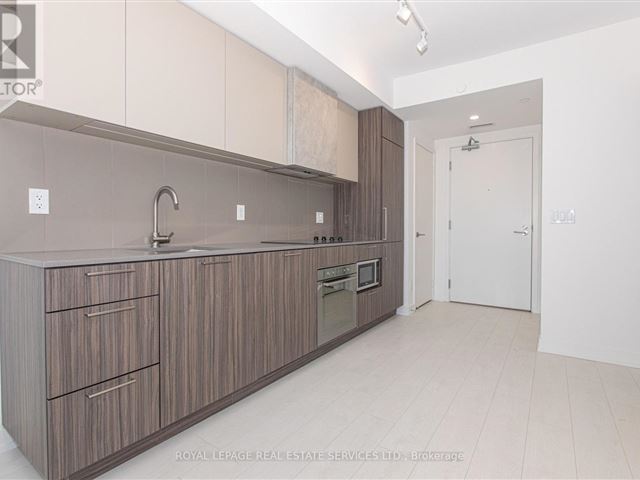 Zen King West  - 2620 19 Western Battery Road - photo 3