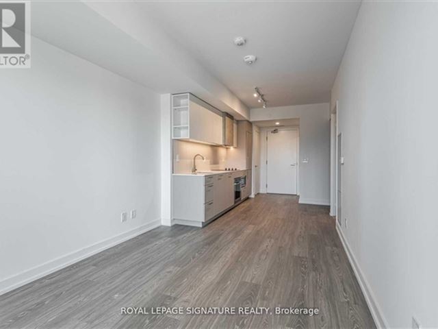 Zen King West  - 3220 19 Western Battery Road - photo 3