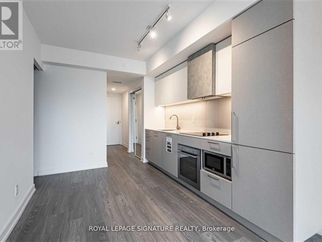 Zen King West  - 811 19 Western Battery Road - photo 2