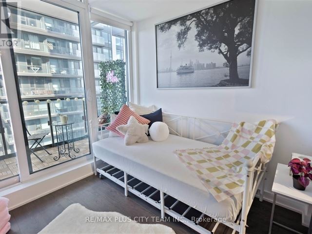 Mirabella Luxury Condos - West Tower - 2603 1926 Lake Shore Boulevard West - photo 3