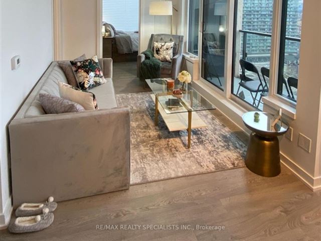 Mirabella Luxury Condos - West Tower - 1816 1926 Lake Shore Boulevard West - photo 2