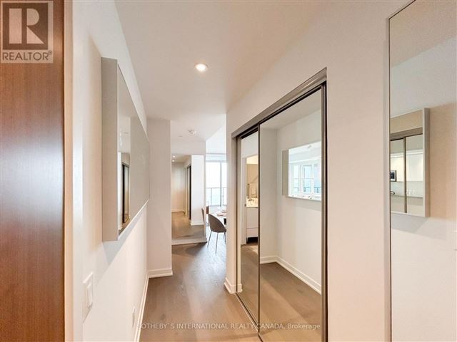 Mirabella Luxury Condos - West Tower - 4007 1926 Lake Shore Boulevard West - photo 2