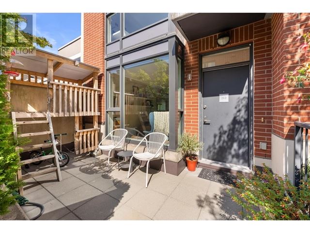 Viridian Green - 212 1961 Collingwood Street - photo 1