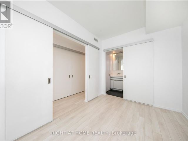 The Massey Tower - 5310 197 Yonge Street - photo 2