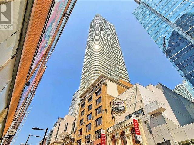 The Massey Tower - 1201 197 Yonge Street - photo 3