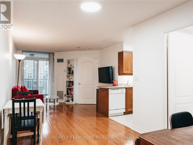 NY Towers - The Waldorf - 814 2 Rean Drive - photo 2