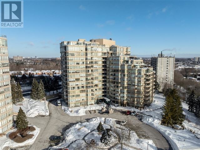 Gates of Guildwood - 910 20 Guildwood Parkway - photo 1