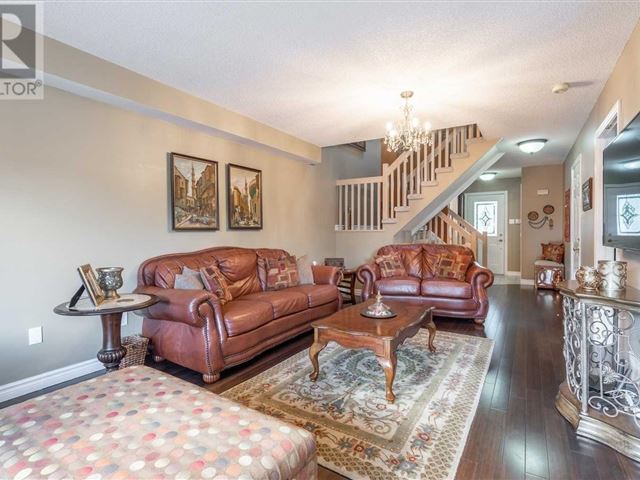 20 Meadowlands Boulevard, Unit 13, Ancaster — For sale @ $800,000 ...