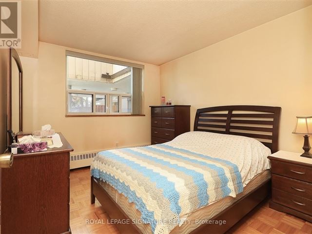 Victoria Town - 114 20 Sunrise Avenue - photo 2