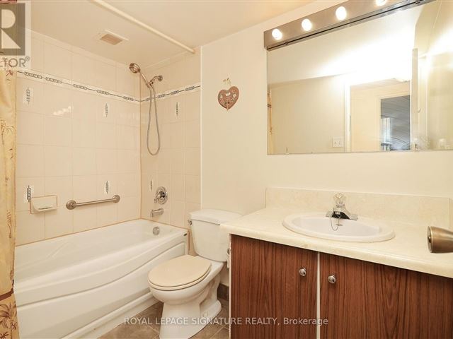 Victoria Town - 114 20 Sunrise Avenue - photo 3