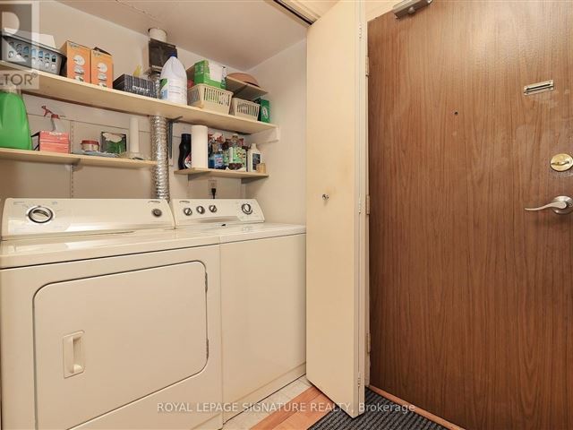 Victoria Town - 114 20 Sunrise Avenue - photo 3