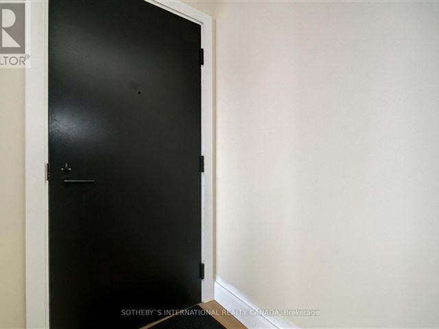 Yorkville Private Estates - 3001 200 Cumberland Street - photo 2