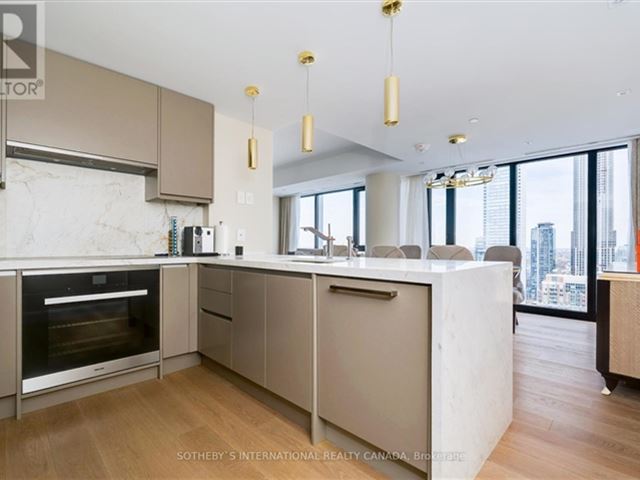 Yorkville Private Estates - 3001 200 Cumberland Street - photo 3